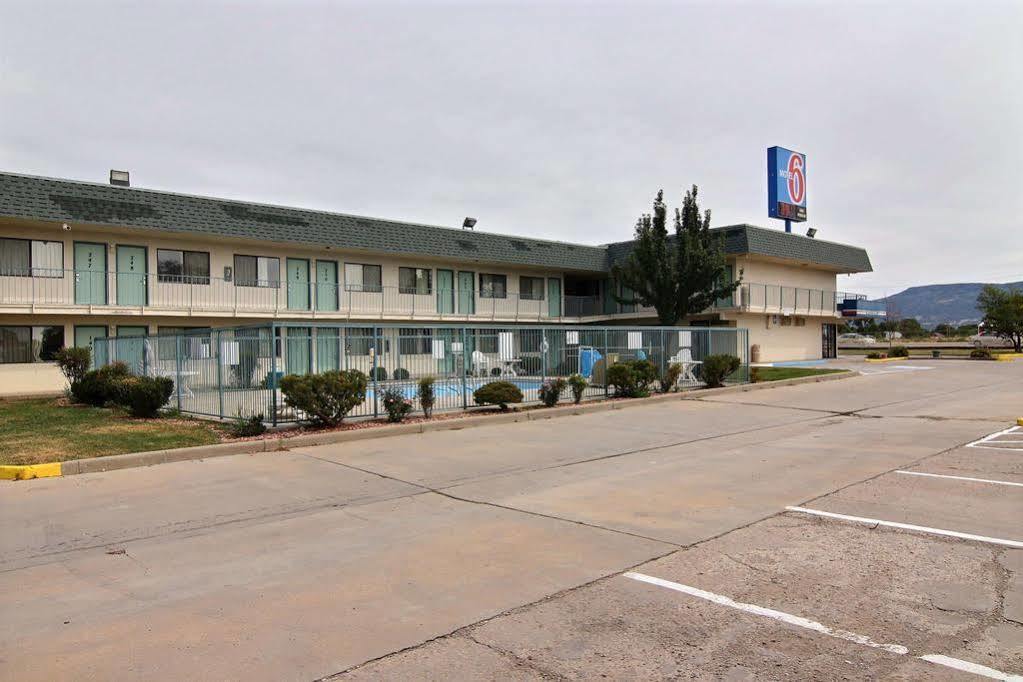 Travelodge By Wyndham Raton Exteriör bild